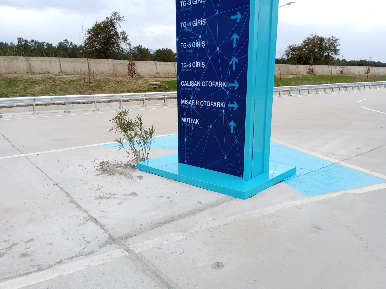 Totems & Wayfinding Systems